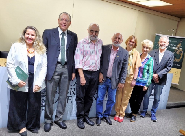 Lançamento do livro "A necessária aliança entre Ciência e Educação".